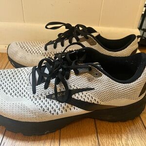 Women’s Brooks Revel 4